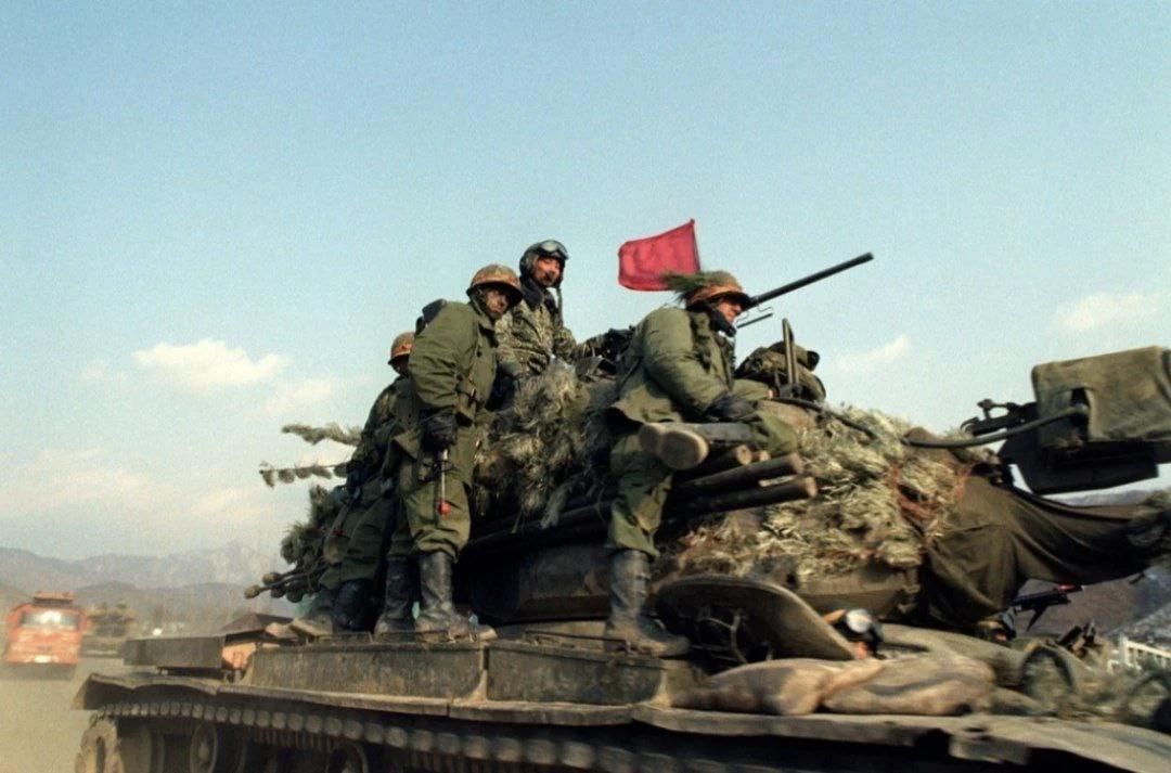 1983年3月，美国陆军第25步兵师第19步兵团第1营的士兵们乘坐韩国军队的M4