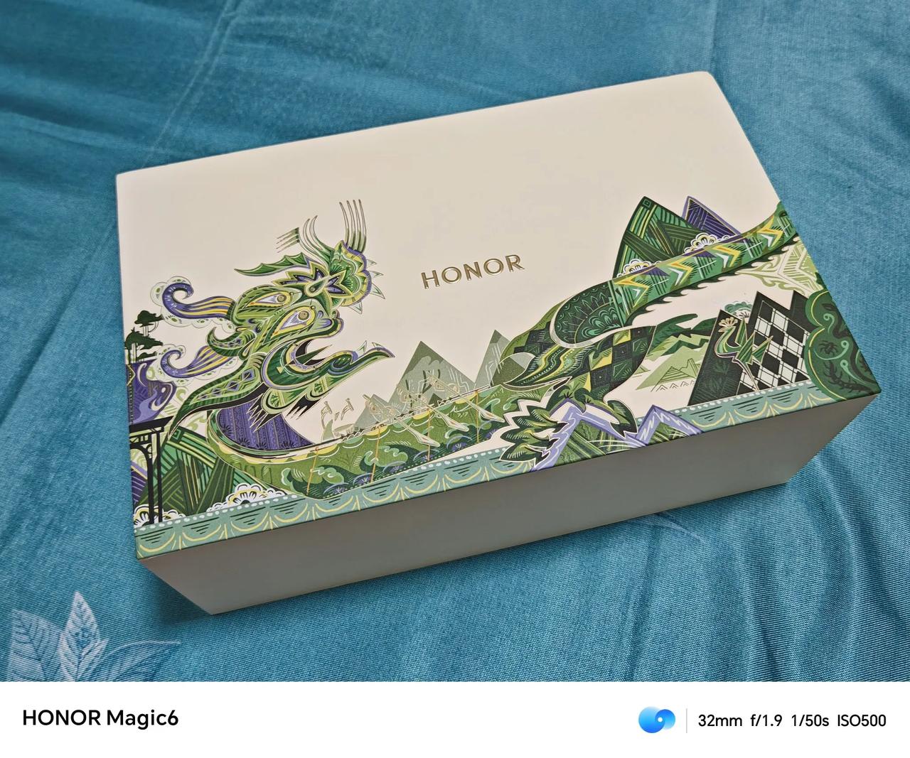 该说不说，荣耀的每次礼盒都是一次传统文化与现代科技的完美融合。

这次的端午节礼