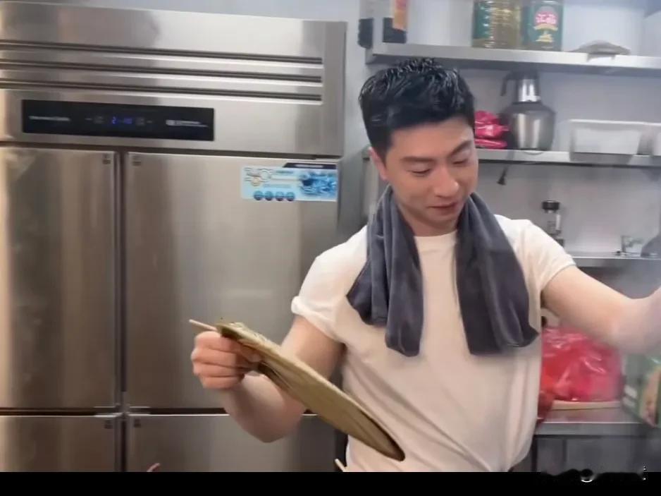 运动员想退役没那么容易，例如马龙！
他虽然不怎么参加比赛，但商演、活动很多，他一