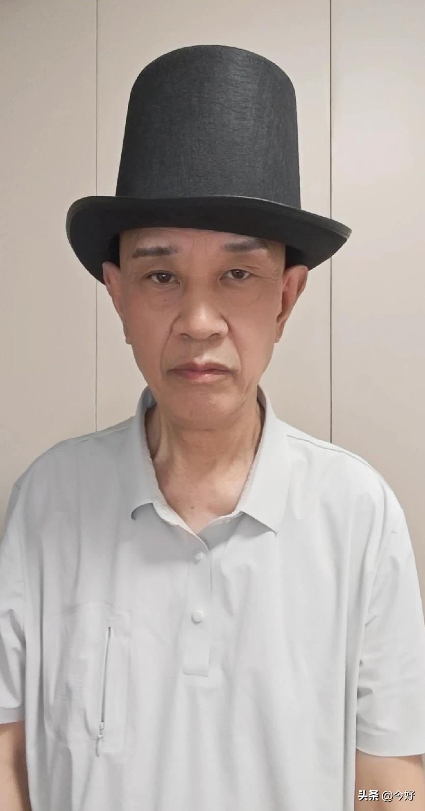 【观山水】的【观】就不是看这么简单了。观是观察、考察、谋划。观山水描述高层为祖国