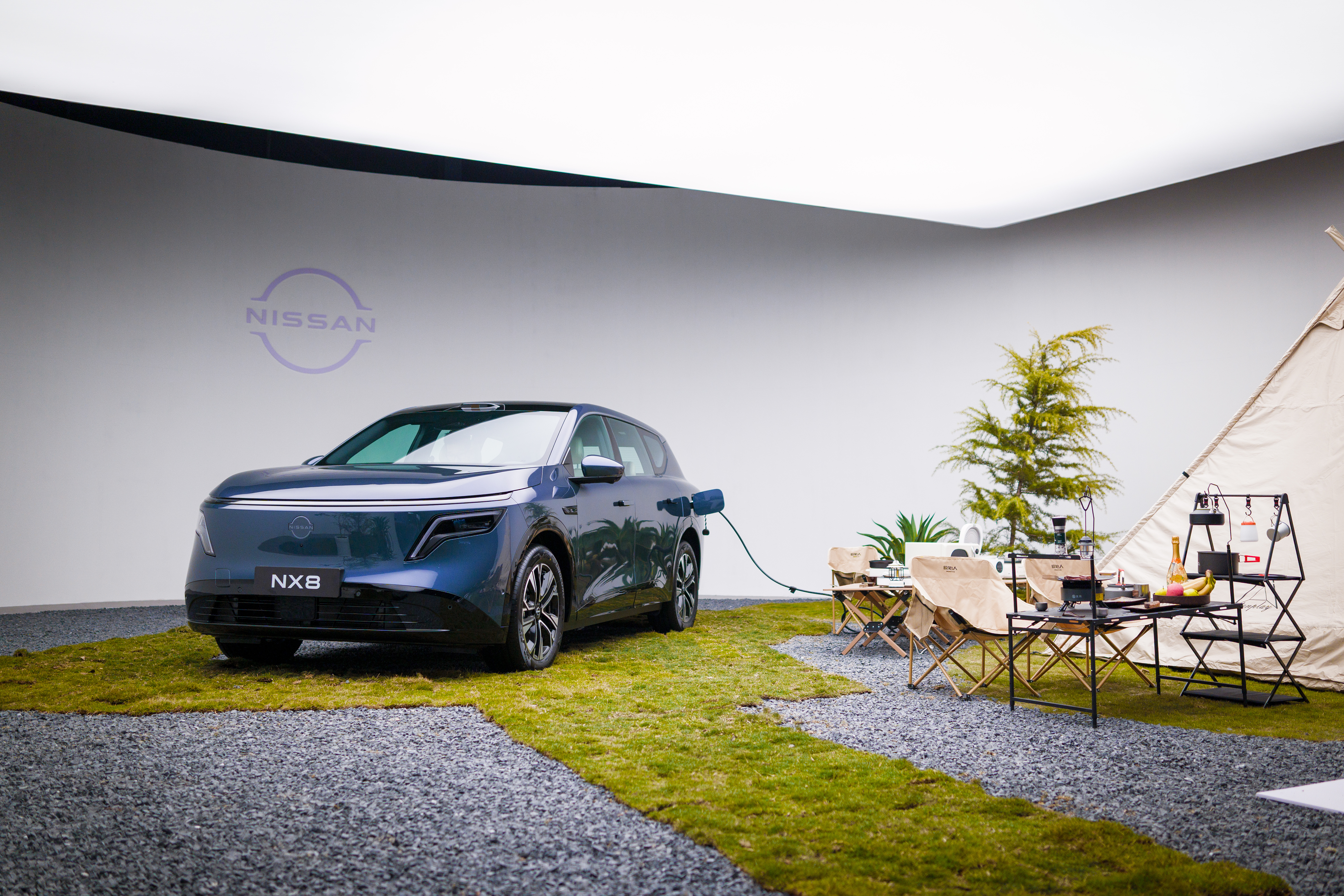 图1 135mm 图2 35mm你喜欢哪个焦段？年纪轻的时候无脑喜欢长焦，最近几