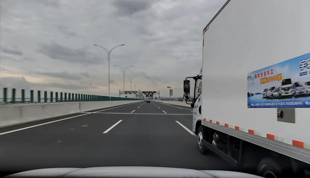 年终唠唠辅助驾驶赛道的瓜，越扒鸿蒙智行越有意思
现在新能源渗透率都超50%了，电