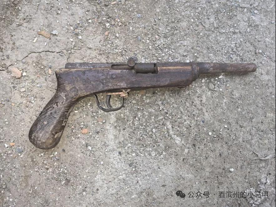 滨州一人主动交枪
2026年1月30日，山东滨州，邹平台子镇的赵先生，在修缮打扫