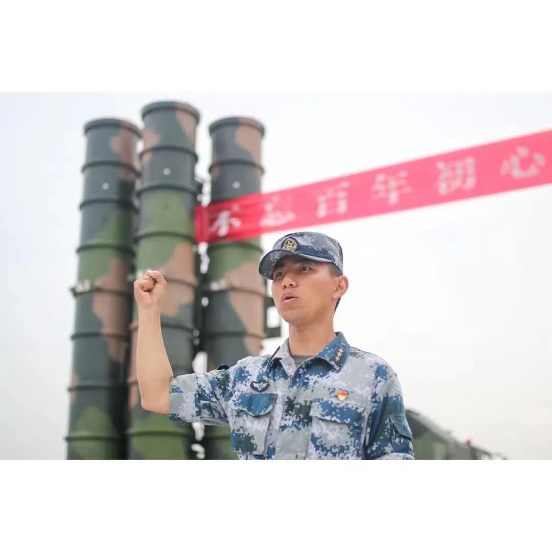 每天早上第一个赞给守护我们的中国军人！早安！