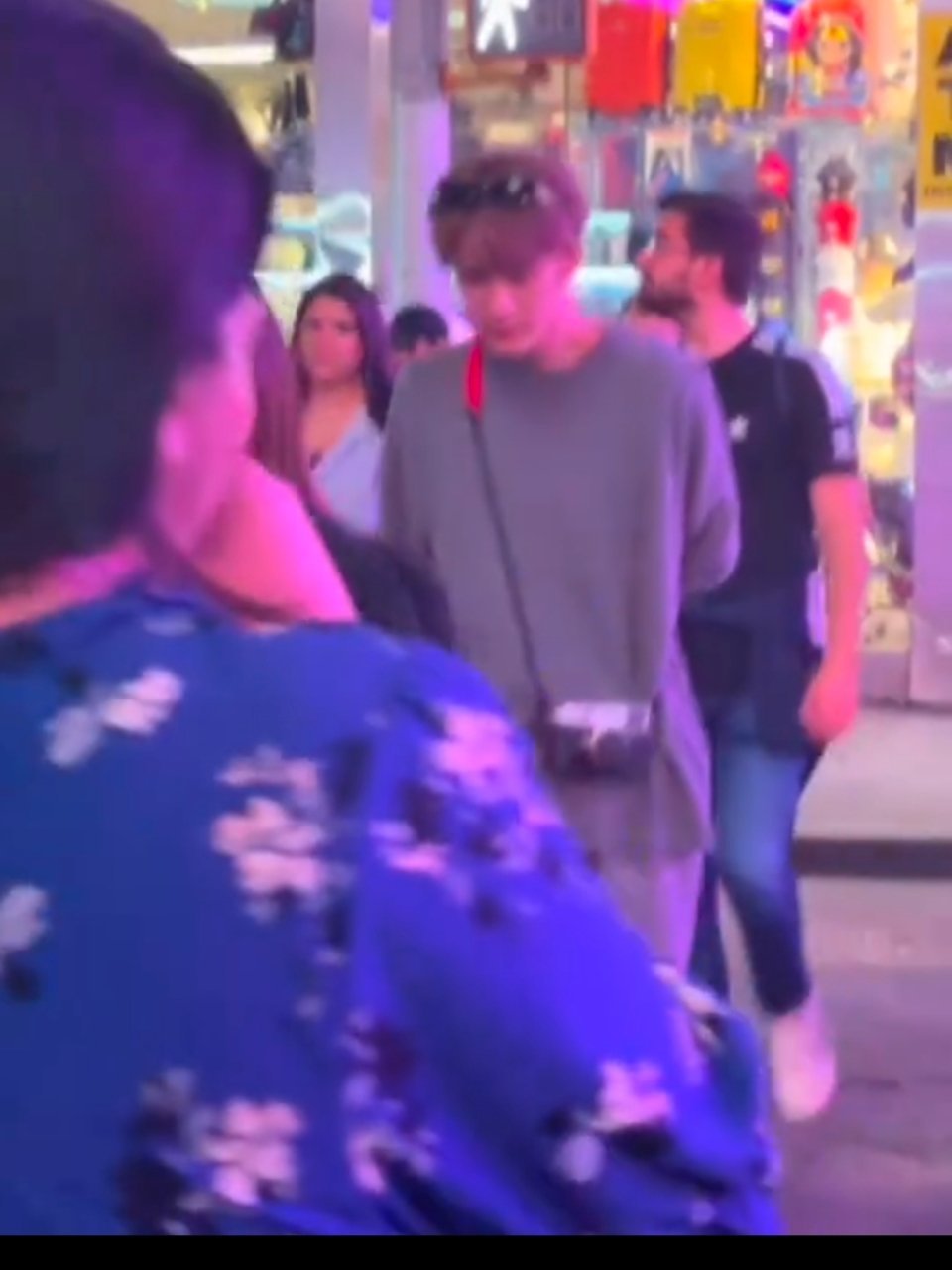 粉丝偶遇檀健次 这太梦幻了 ​​​