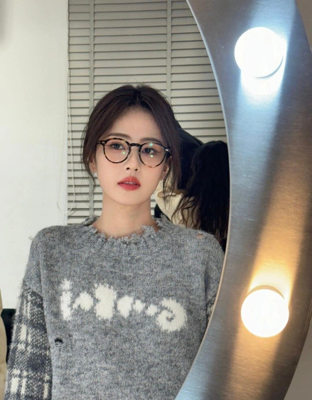 #请白鹿把眼镜焊在脸上#戴眼镜的鹿鹿子气质立马不一样了啦[哇]好迷人好酷！黑框乖