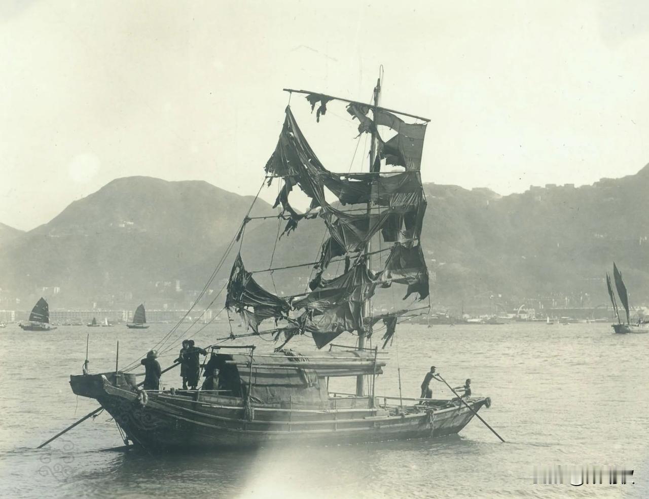 百年沧桑，重温中华沉浮史。恭请高手赐下联！感谢！[祈祷]
本对联计划用于一个关于