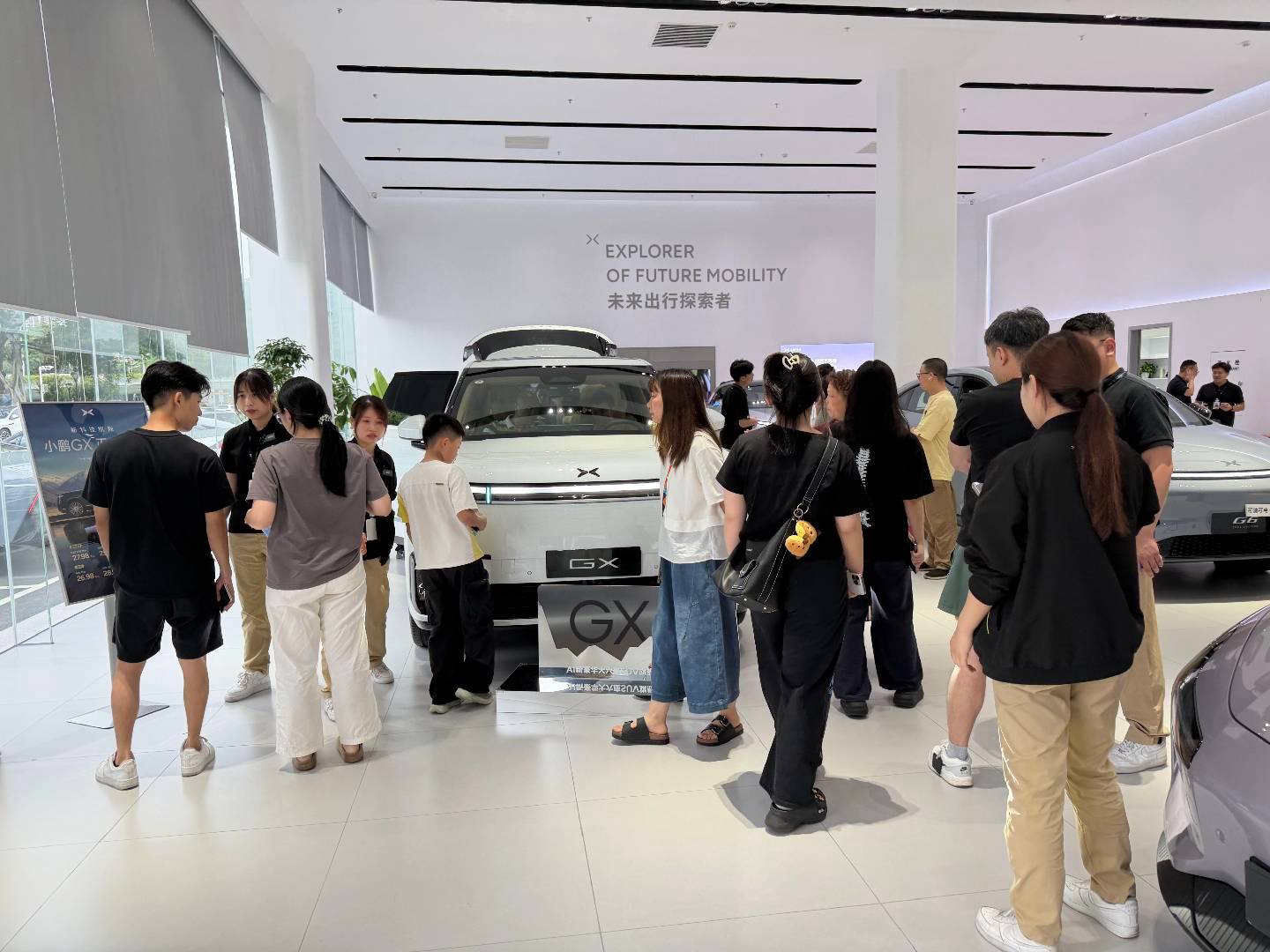 小鹏GX上市后首个周末，门店已经爆了，汕头的朋友去试驾都要拼车，实在安排不过来了