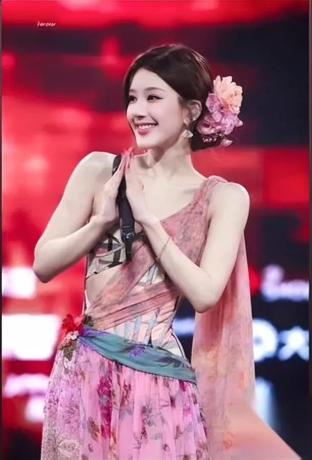 赵露思开演唱会

选在了泰国

你真以为只是嫌国内审批麻烦？

好多人都说她就是