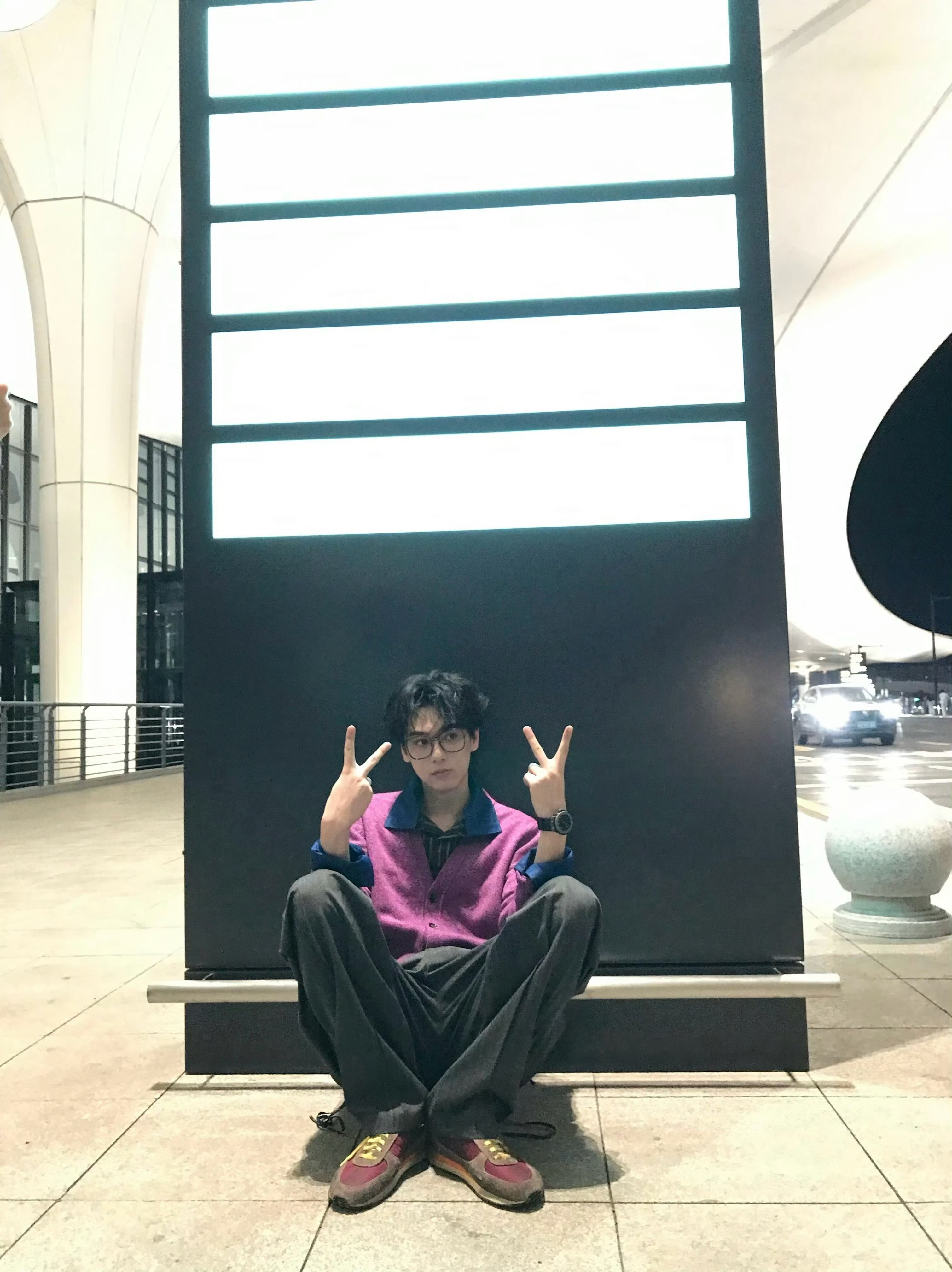 感觉我爸是那种凌晨三点带助理出门随便摆几个姿势就能出片然后回家睡觉的人 ​​​
