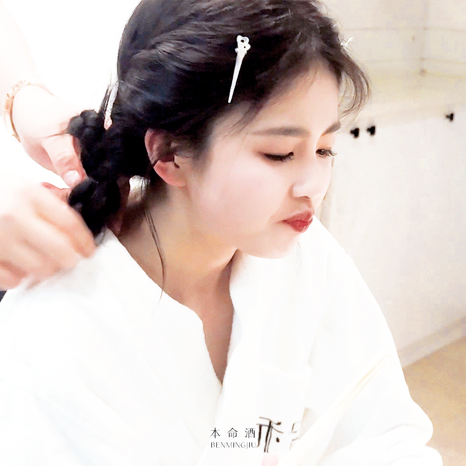 前一秒：孩子还能要吗 下一秒：香香的我啃#白鹿与白鹿同框#  ✨ #白鹿变泥鹿#