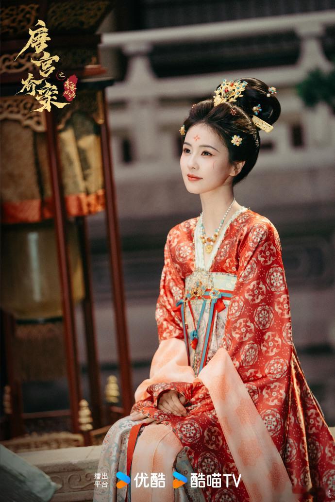 预约量突破 200 万之际，《唐宫奇案》公开主演合作海报。古装悬疑题材的稳定受众