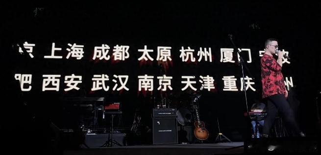 汪峰今晚在四川成都开演唱会，不知道情况会怎么样？有没有人去看呐？是去听歌的人多？