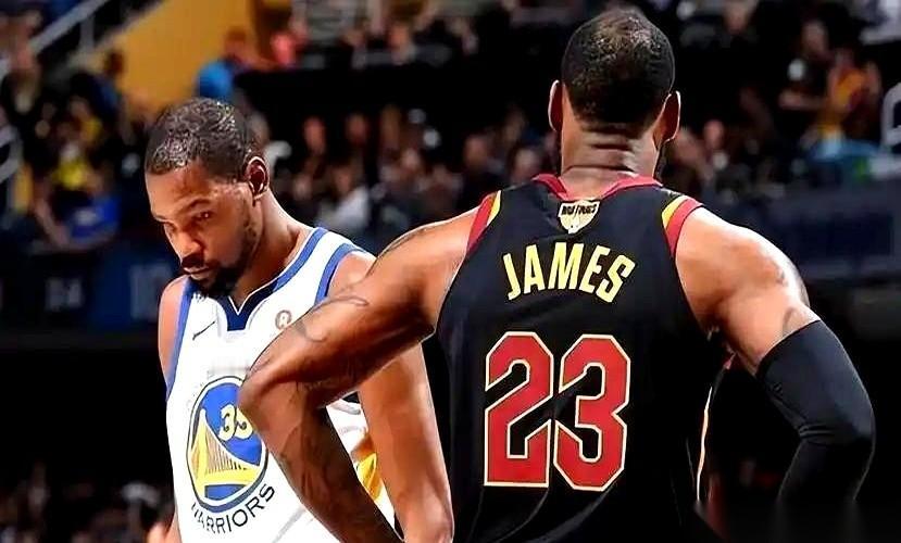 我有时候真觉得，22年那场冠军雨，是不是把科尔的脑子给淋短路了。
不开玩笑。
眼