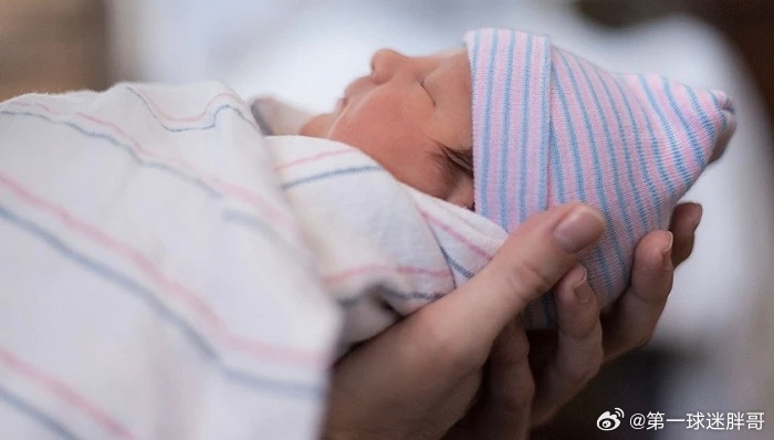 两会观察团 全国人大代表、浙江省衢州市中医医院副院长陈玮建议设置孕产妇隐私诊室。