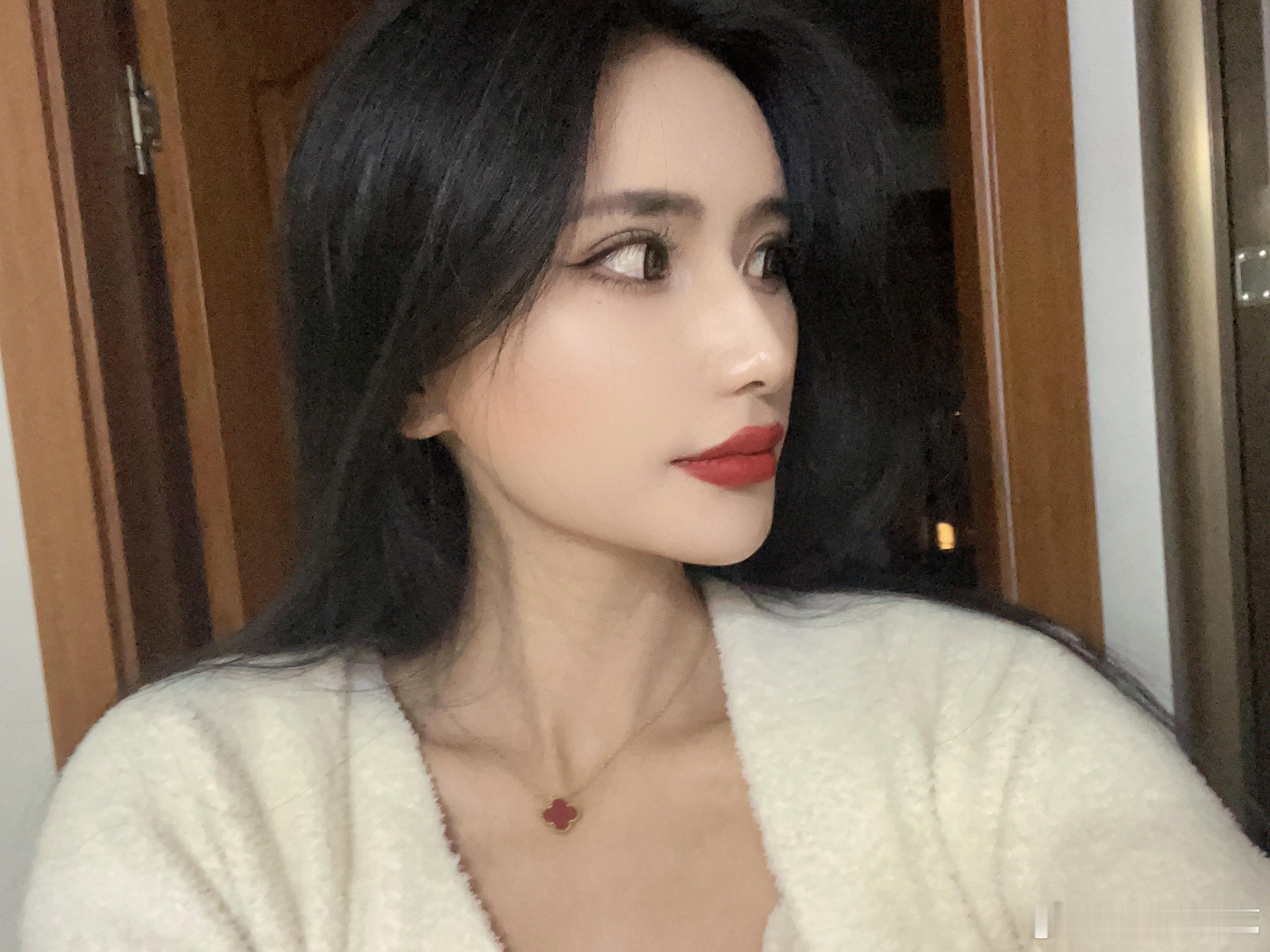 最近，关于我加班喝酒（喝了一晚上热水）俩不误这事#遇见美好# 好像有快俩年没涂过