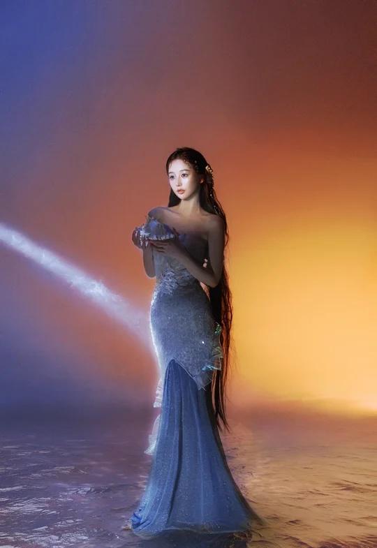 日落海平面 海妖低声吟唱
深蓝海面和落日余晖的交织～人鱼