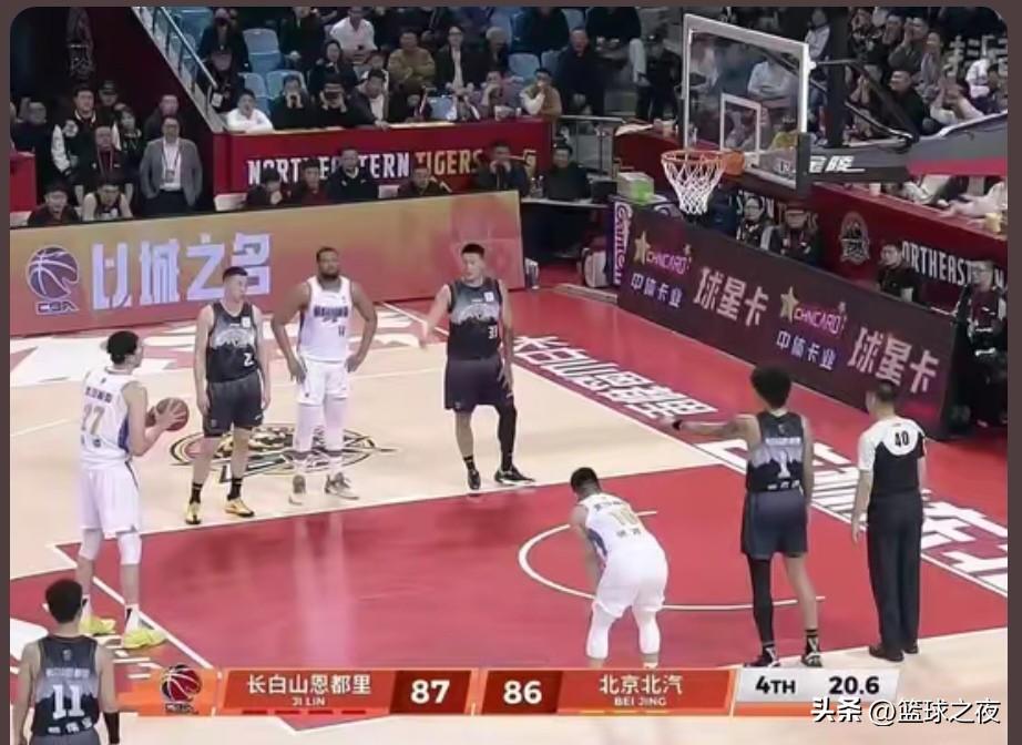 这老周琦在北京打的不开心故意的，还是自身能力退化的太快了，业余球员也不至于一场比