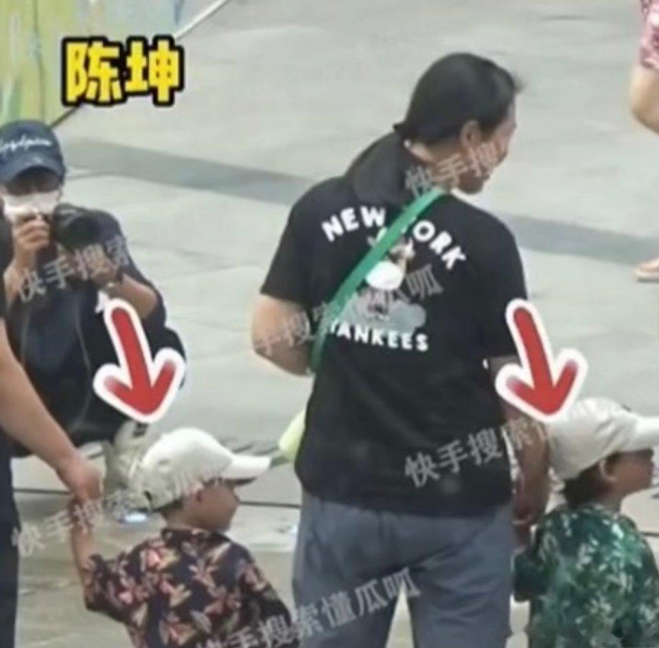 陈坤 双胞胎按照这两个孩子的年龄大小，周迅那段时间不太可能不被察觉的生下两个孩子