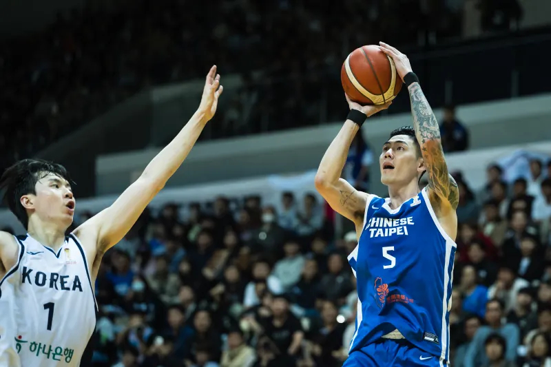 在世预赛第二窗口期首场击败韩国队之后，刘铮接受了采访：“很开心拿下胜利，但我觉得