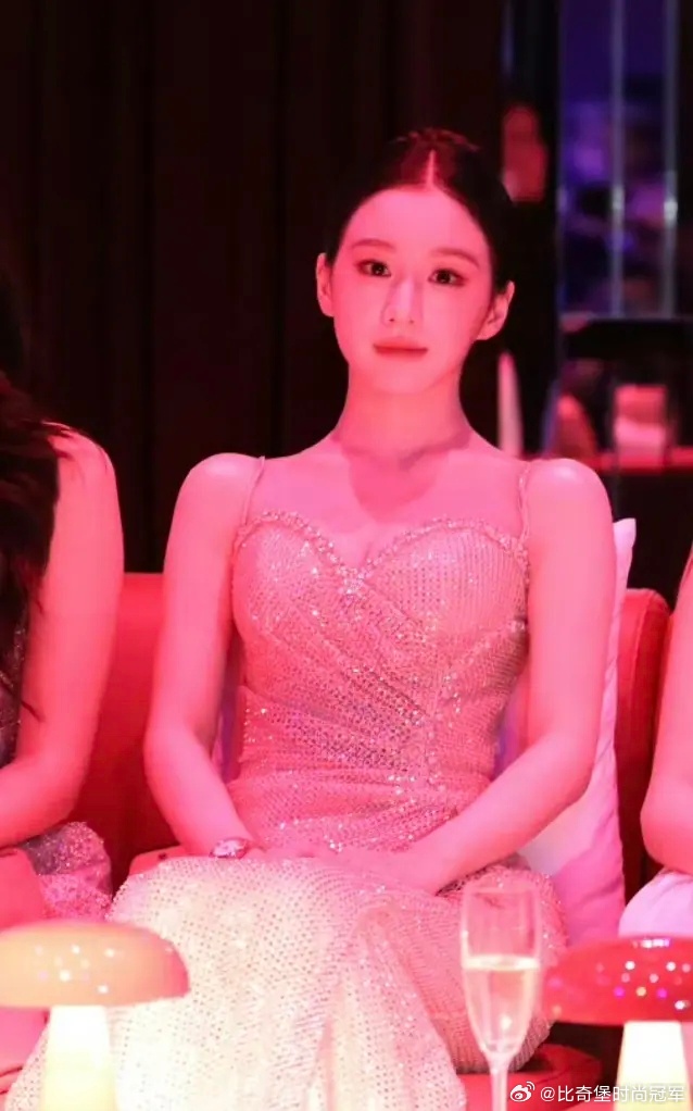 包上恩对自己的要求真的是蛮高 身材管理很严格 