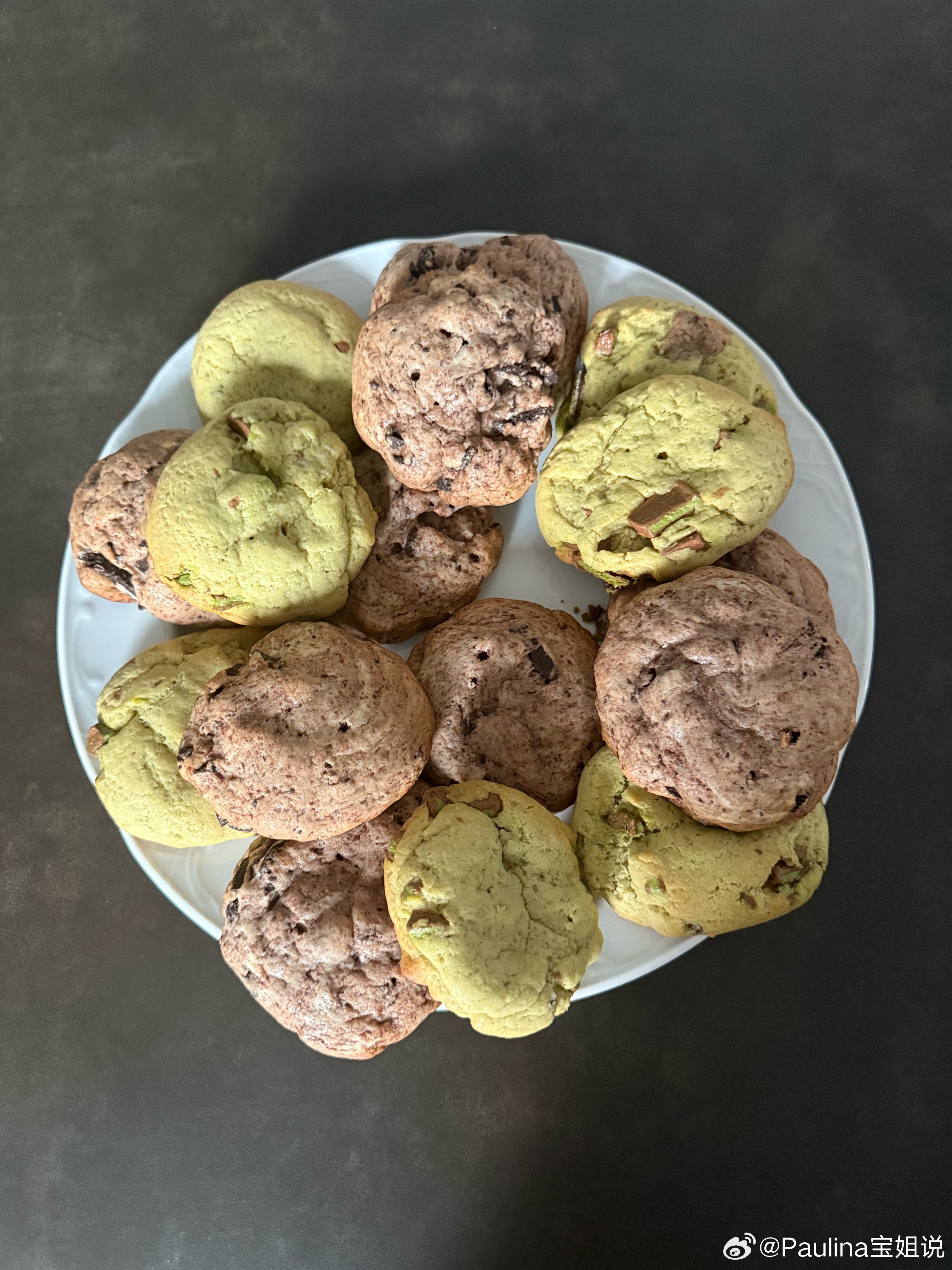 薇薇制作的cookies（曲奇饼）。今天增加了抹茶味，颜值很高且味道独特——抹茶