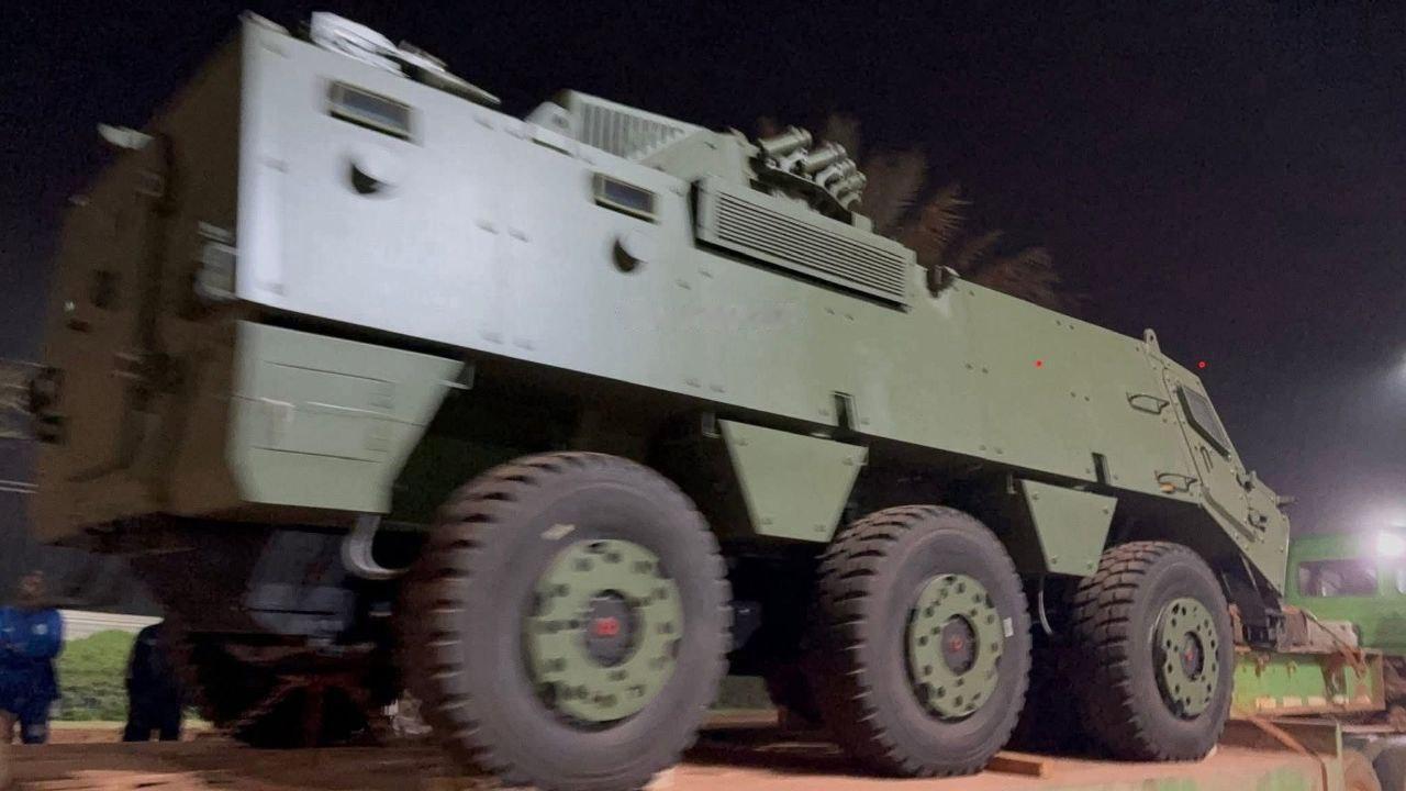 尽管有克里姆林宫的军事存在，马里还是选择了中国武器大规模重整军备，而不是俄罗斯武