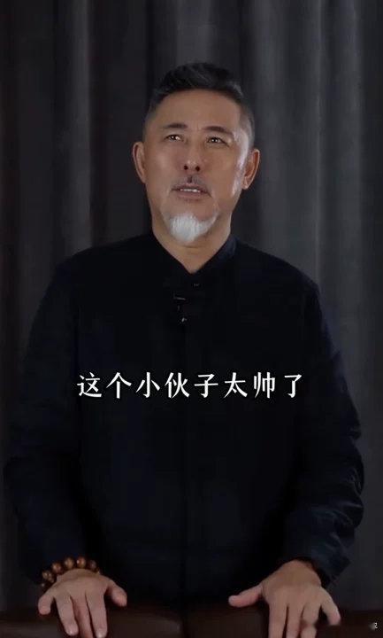 卢勇谈与张凌赫两次合作与张凌赫合作过两次的卢勇老师夸张凌赫啦！卢勇谈与张凌赫合作