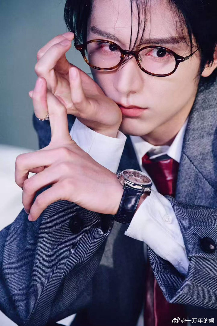 张新成手控福利张新成手控有福了 张新成忙活半天，手成最大亮点！热成像里的手指纤长