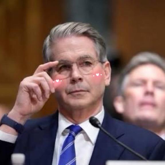 美国到现在才反应过来：原来中国从一开始就没打算掀桌子，而是顺着美元的规则，把它赖