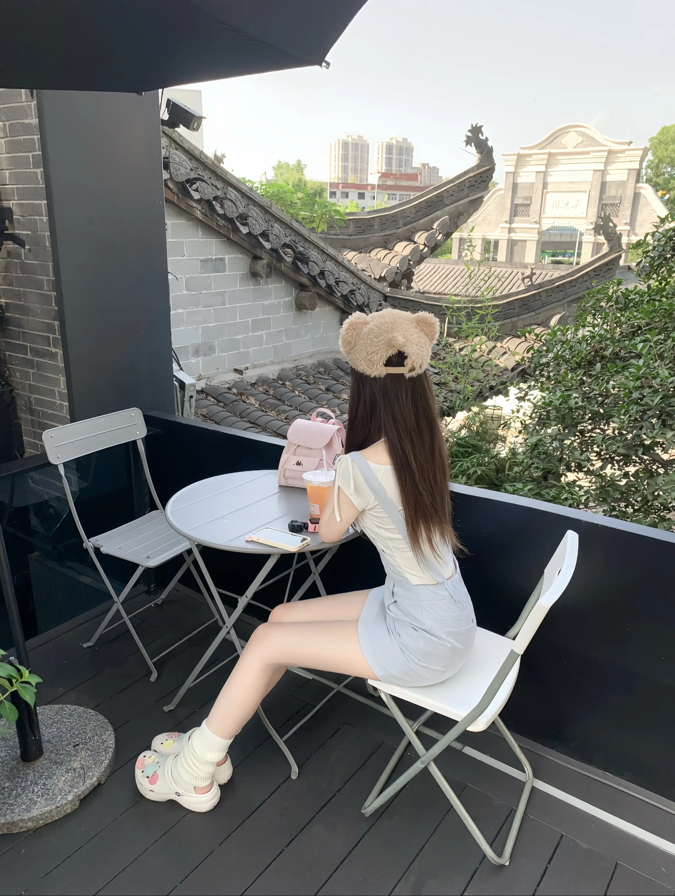 我可以一直吃同意的饭 反复听同样的歌 我不喜欢新鲜感 我喜欢的安稳一切