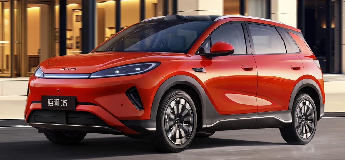 历史性突破。比亚迪以157分登顶全球汽车创新榜首，超越大众、奔驰。中国车企首次夺