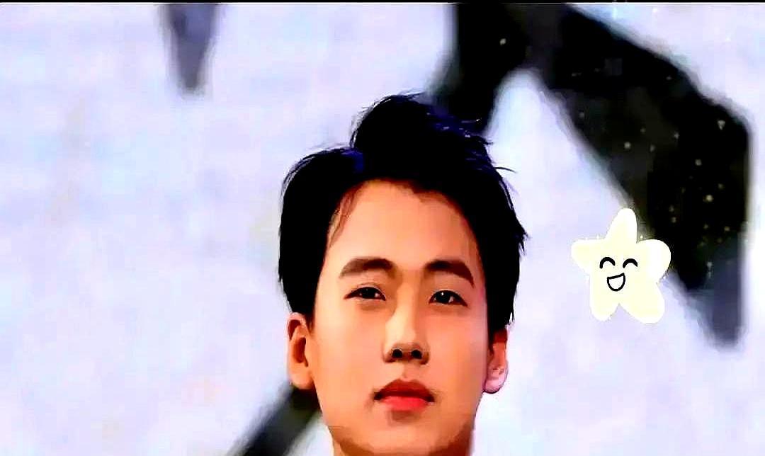 一个二创视频播放量12亿！
郭麒麟这段算盘戏，彻底撕掉了“星二代”的标签。
🎬