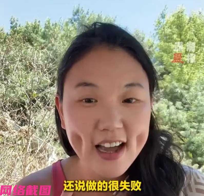 某位在美国生活的中国女子，自己本人也是非常漂亮，大眼睛还露有超大的酒窝，却被他人