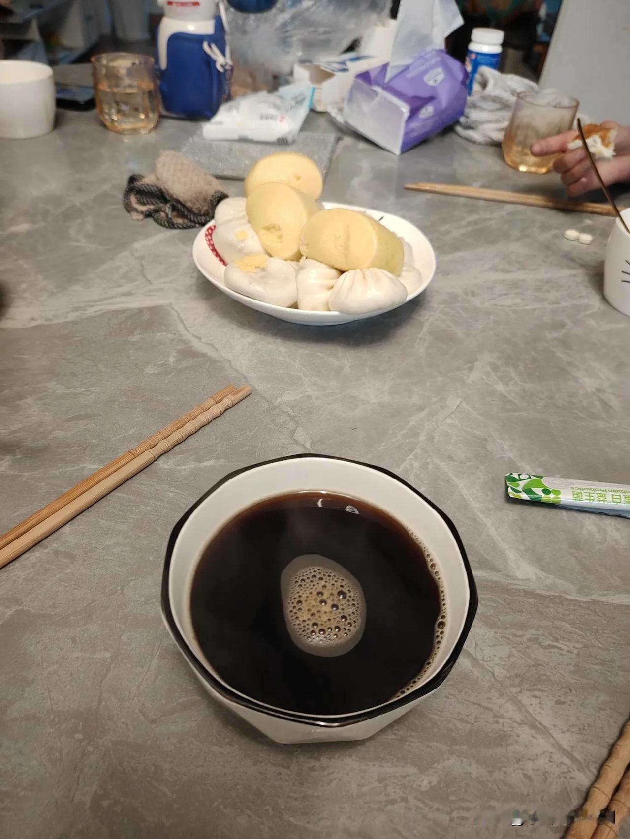 万能生活指南早安️🍳🥚今天早晨的小确幸就是这热乎的蒸包子和松软的小馒头～满满