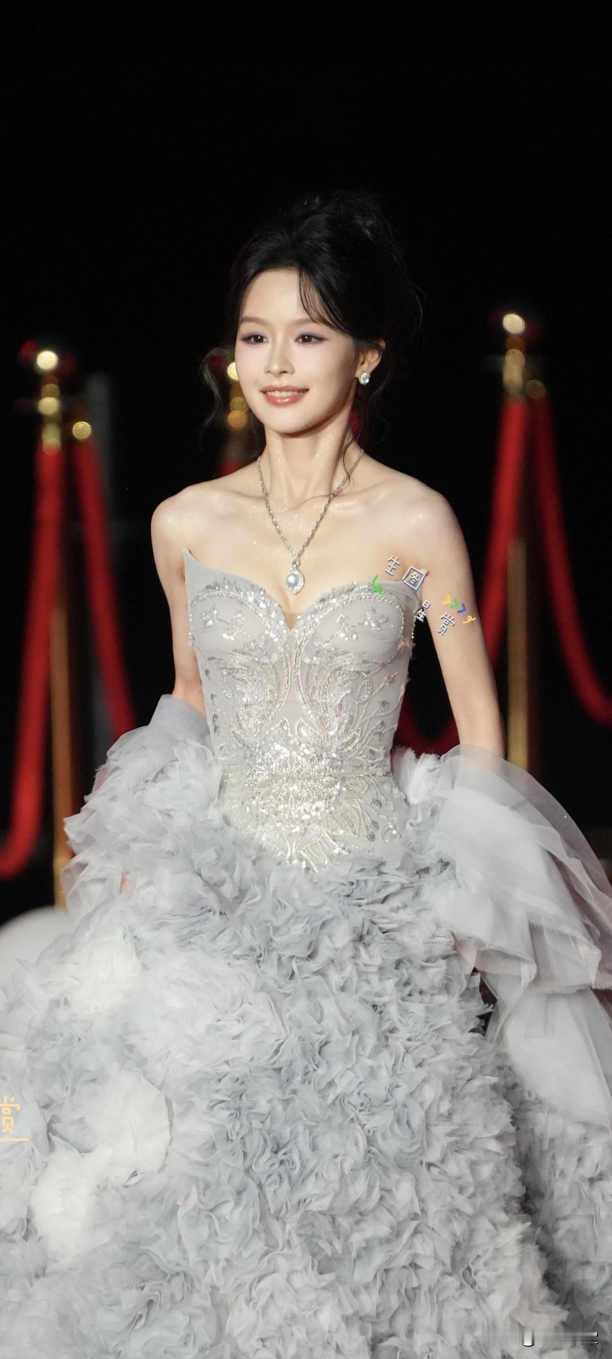 余茵×横店微短剧之夜
2025年度号召力星耀女演员，360度无死角的美娱乐大赏