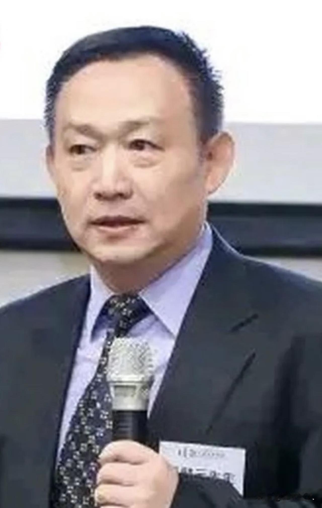 新思维：金融就是政治，防止泛经济化

今晚，睡前听了卢麒元先生的讲座，睡不着了，