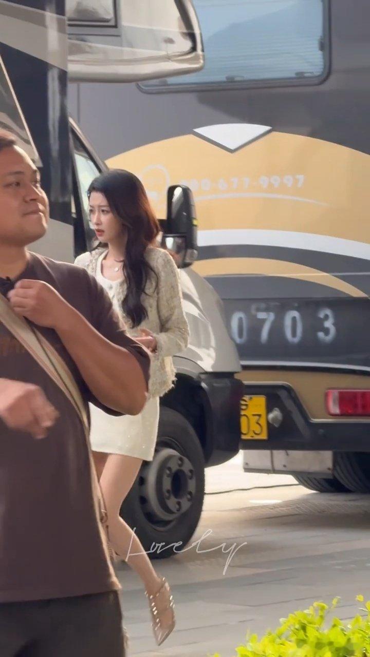 100年内没人认出这是孙怡给孙怡做这造型的简直是鬼才甜妹直接爆改朋克酷姐！金色短