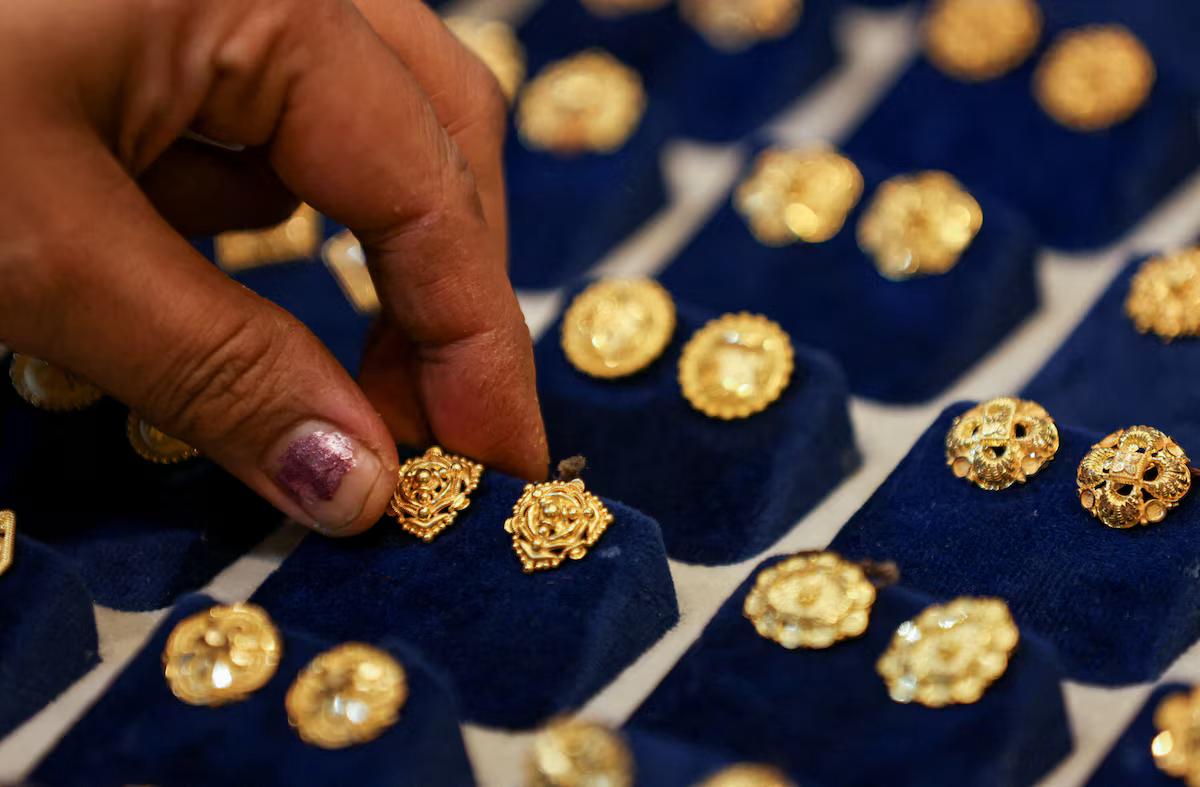 [To learn English]
Gold demand during on