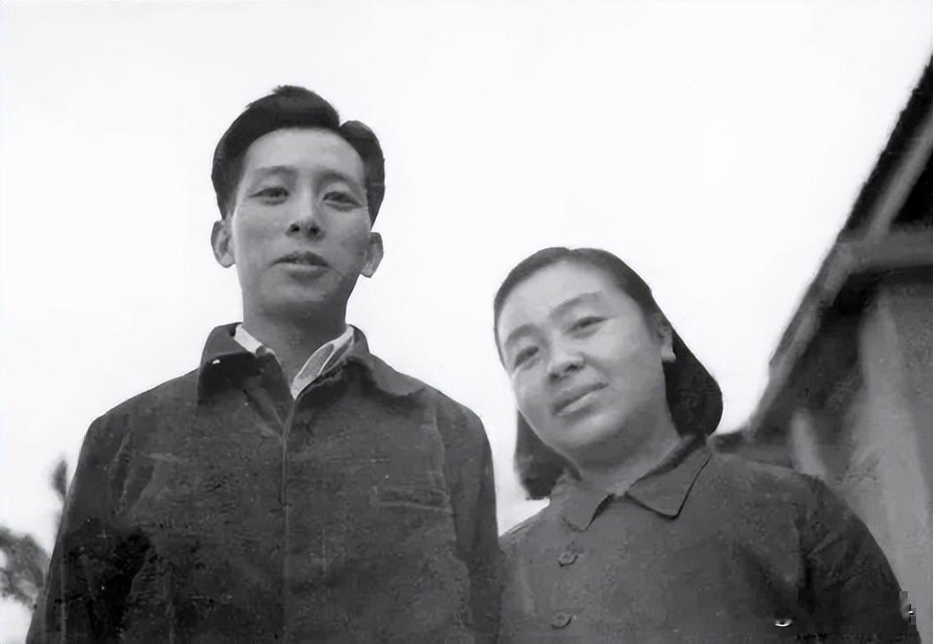 丁玲与陈明：相差13岁，相伴51年
1，
一九三七年五月的延安，20岁的陈明第一