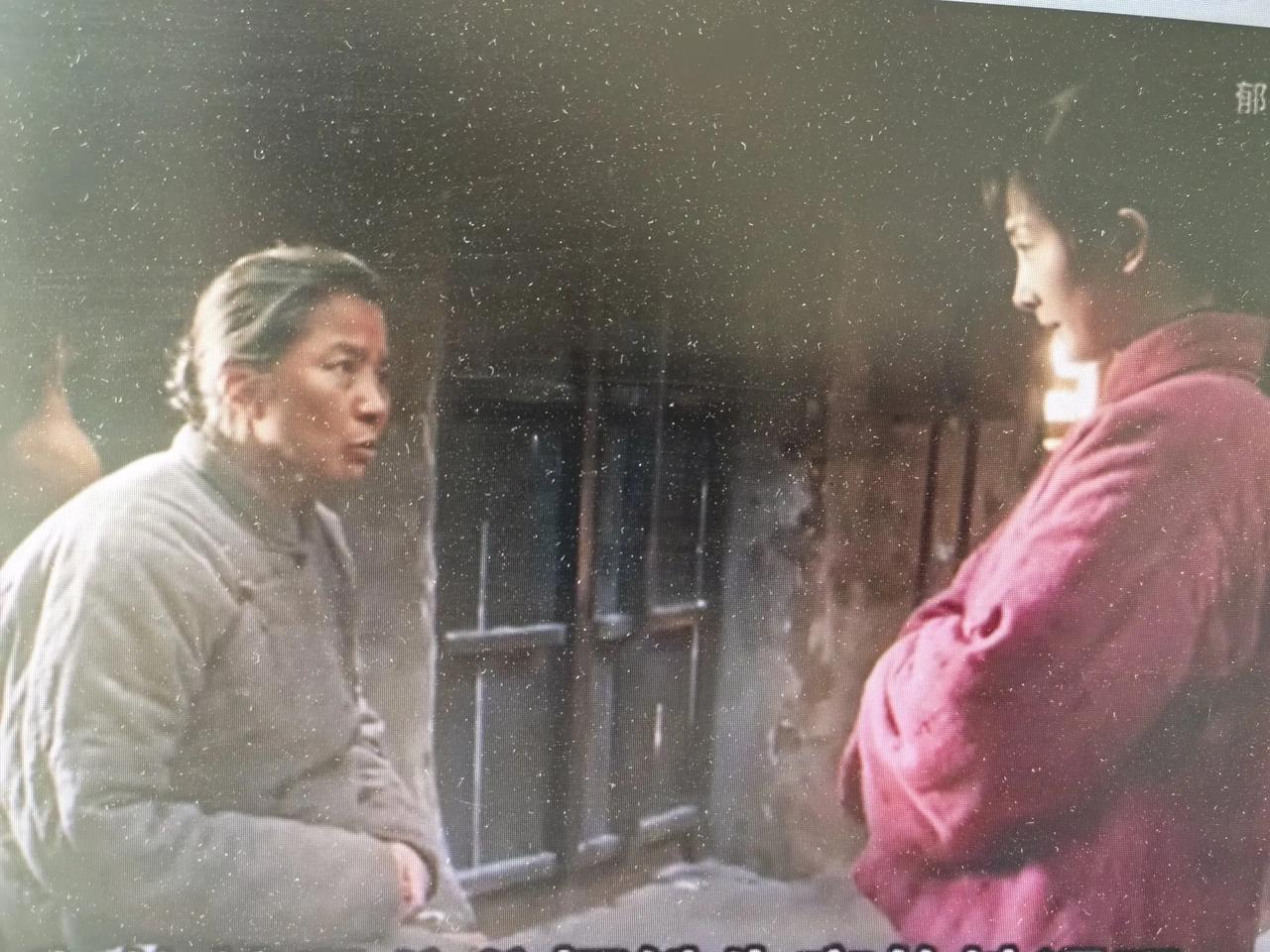 《生万物》昨天剧终了，这几天我完全沉浸在剧情里，演员们刻画的人物太精彩了。像大脚