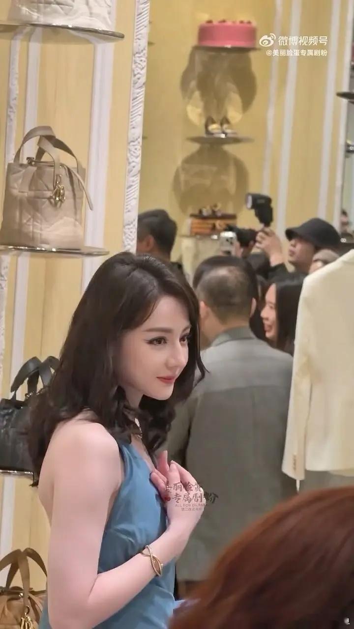 百年内无人能看懂王亚飞给热巴画的这个眼线 