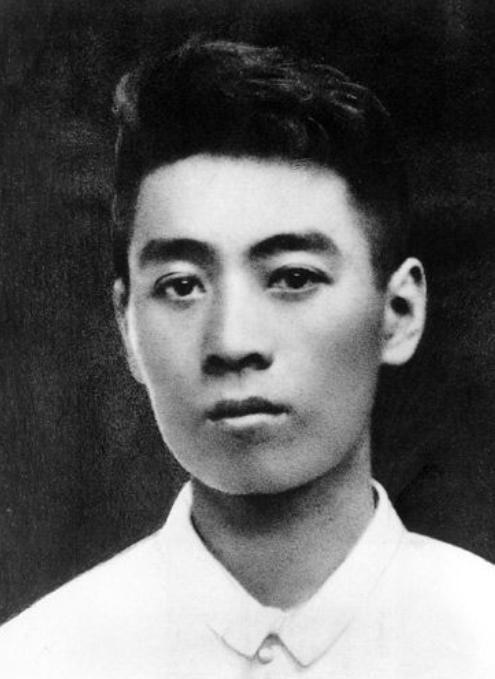 1954年周恩来将自己旧衣服赠予侄子，22年后侄子才知珍贵价值，悔恨为何未能留存
