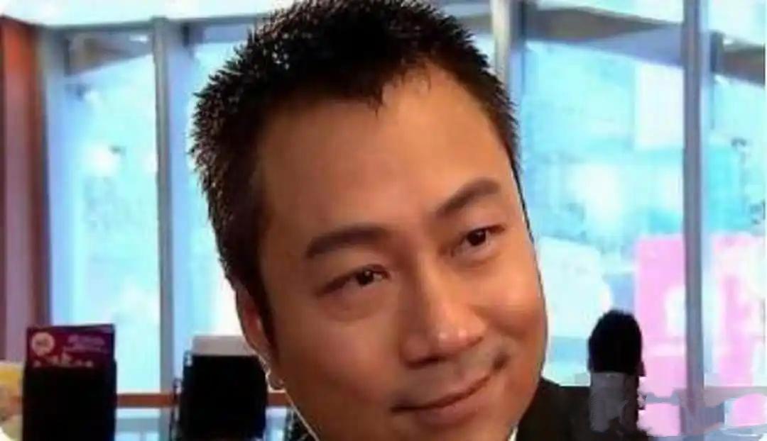 不得不说，黎耀祥活得够清醒。他把香港那套87平米的小房子一卖，拿着1350万港币