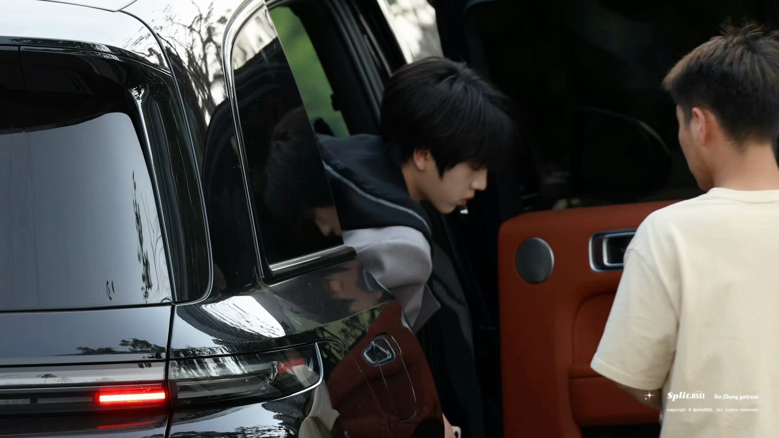 张桂源宽肩男友力 张桂源今日份顾晨阳路透这衣架子身材太绝了！自带安全感和男友力，