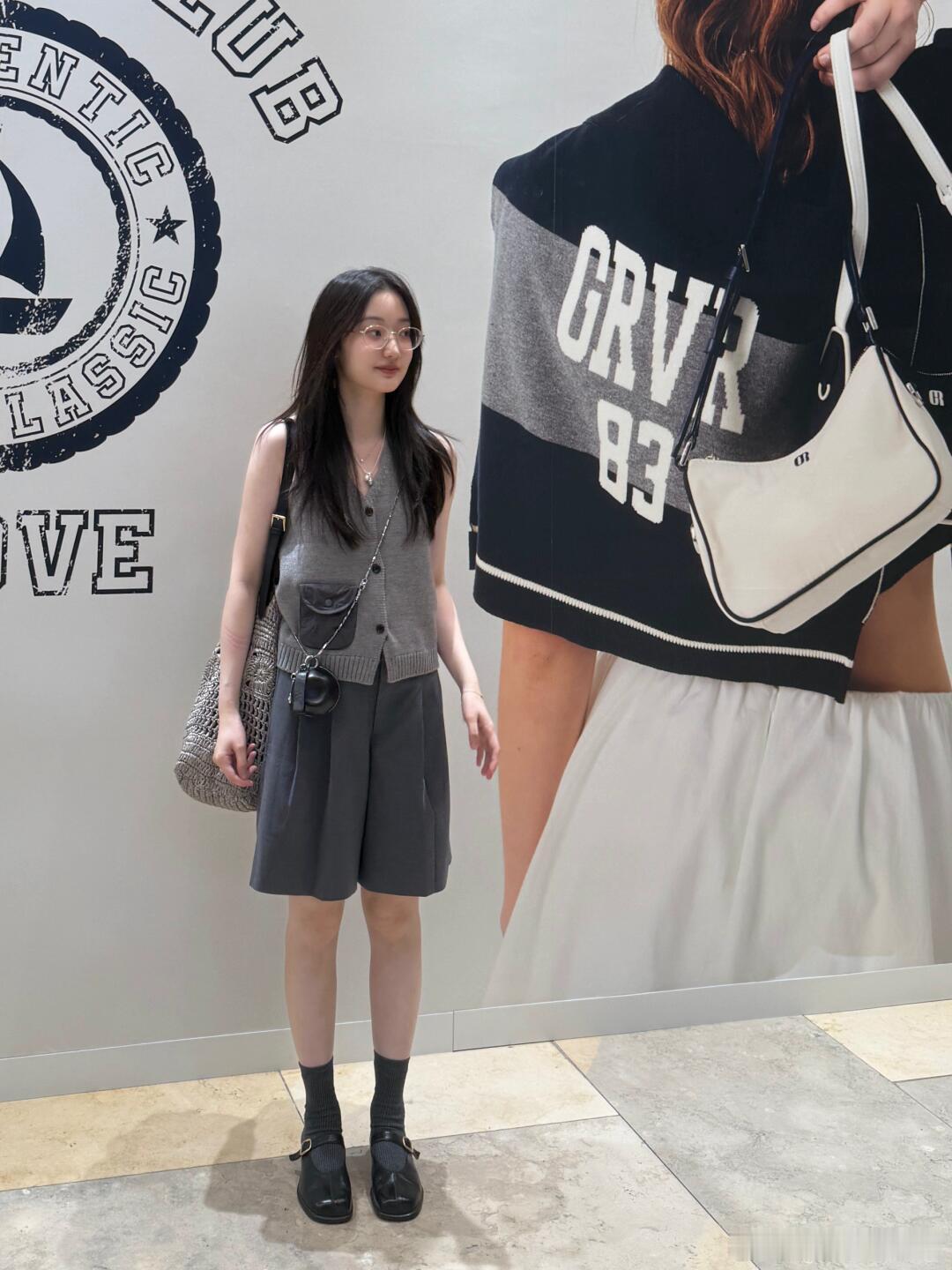 极简设计褪去繁杂，举手投足皆是优雅氛围感穿搭春日穿搭时尚ootd穿搭