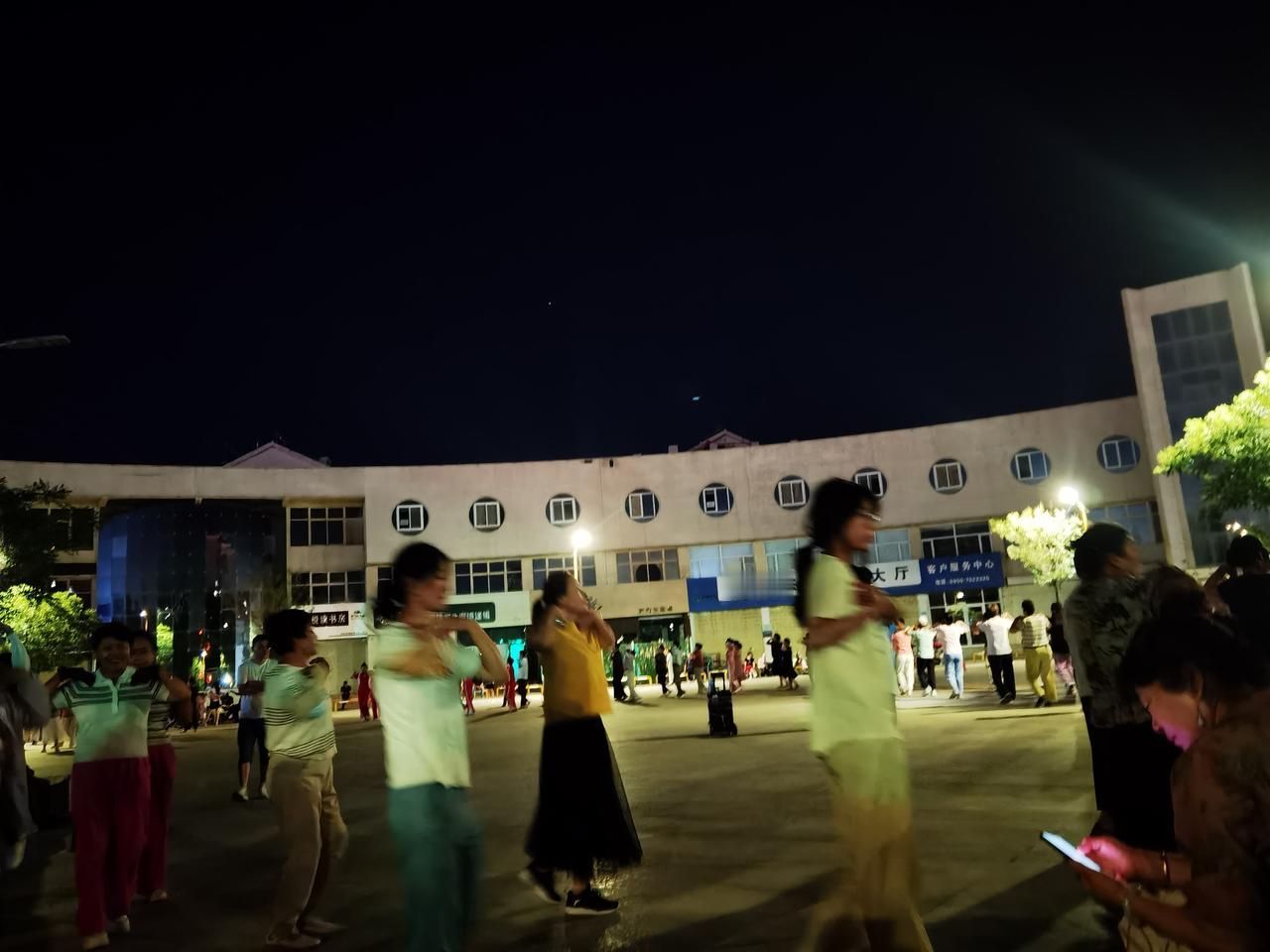 有200万存款的家庭能不能算中产阶级
现在周围人都在议论，谁谁步入了中产阶级，谁