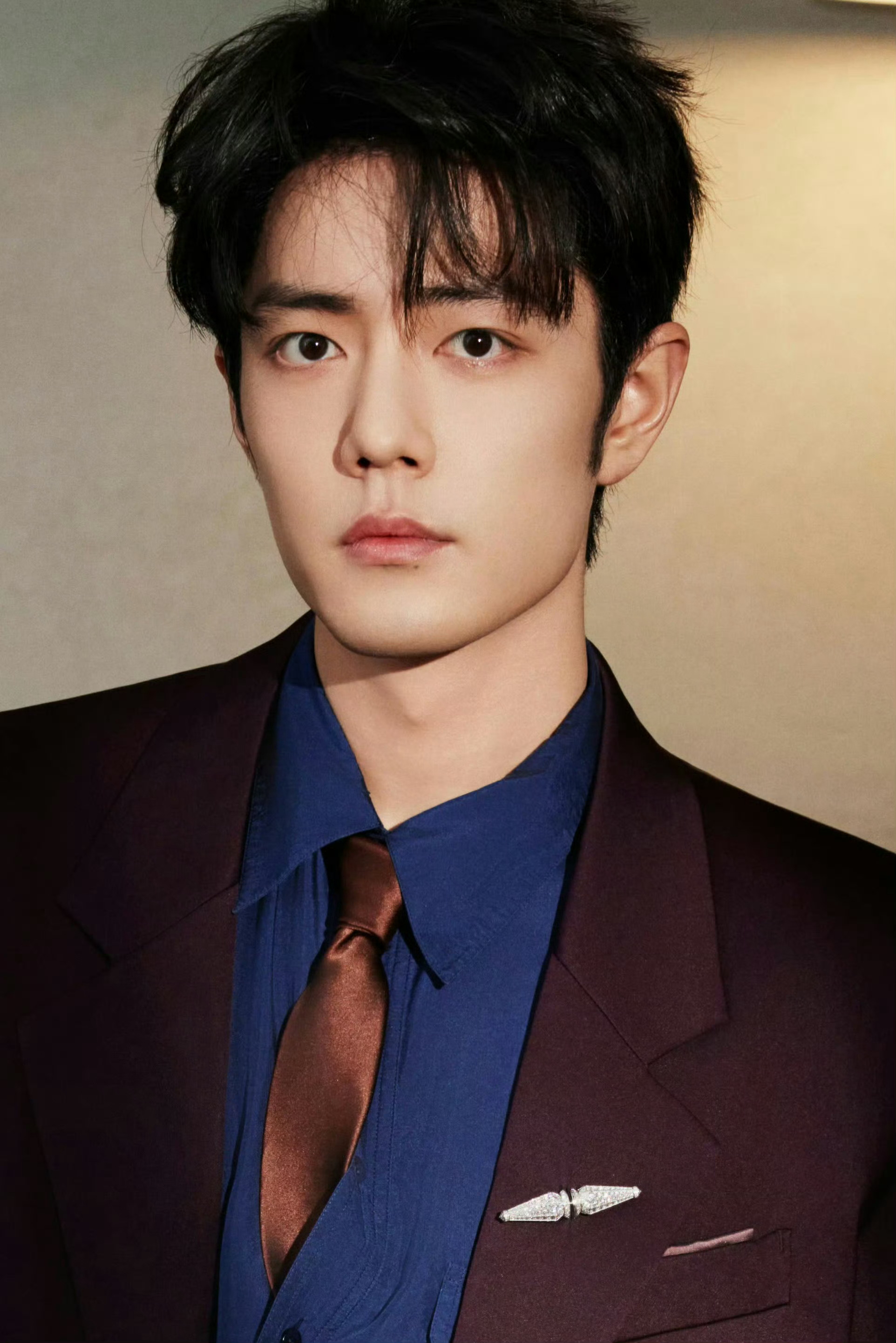 肖战戴关节戒微博之夜 肖战出图又鲨疯了，这一身贵气感直接拉满！他，让奢华不再是堆