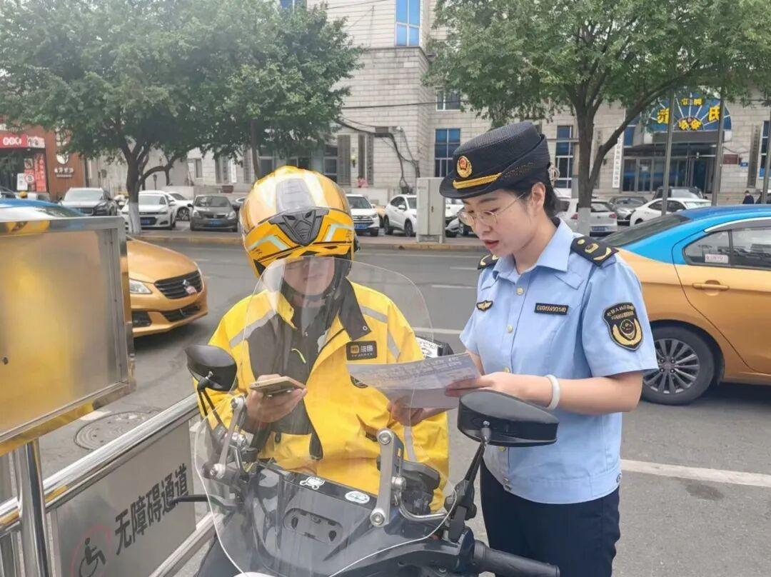 线上筛+线下查 “骑”心协力守护端午网络餐饮食品安全

冰城市场监管
端午假期网