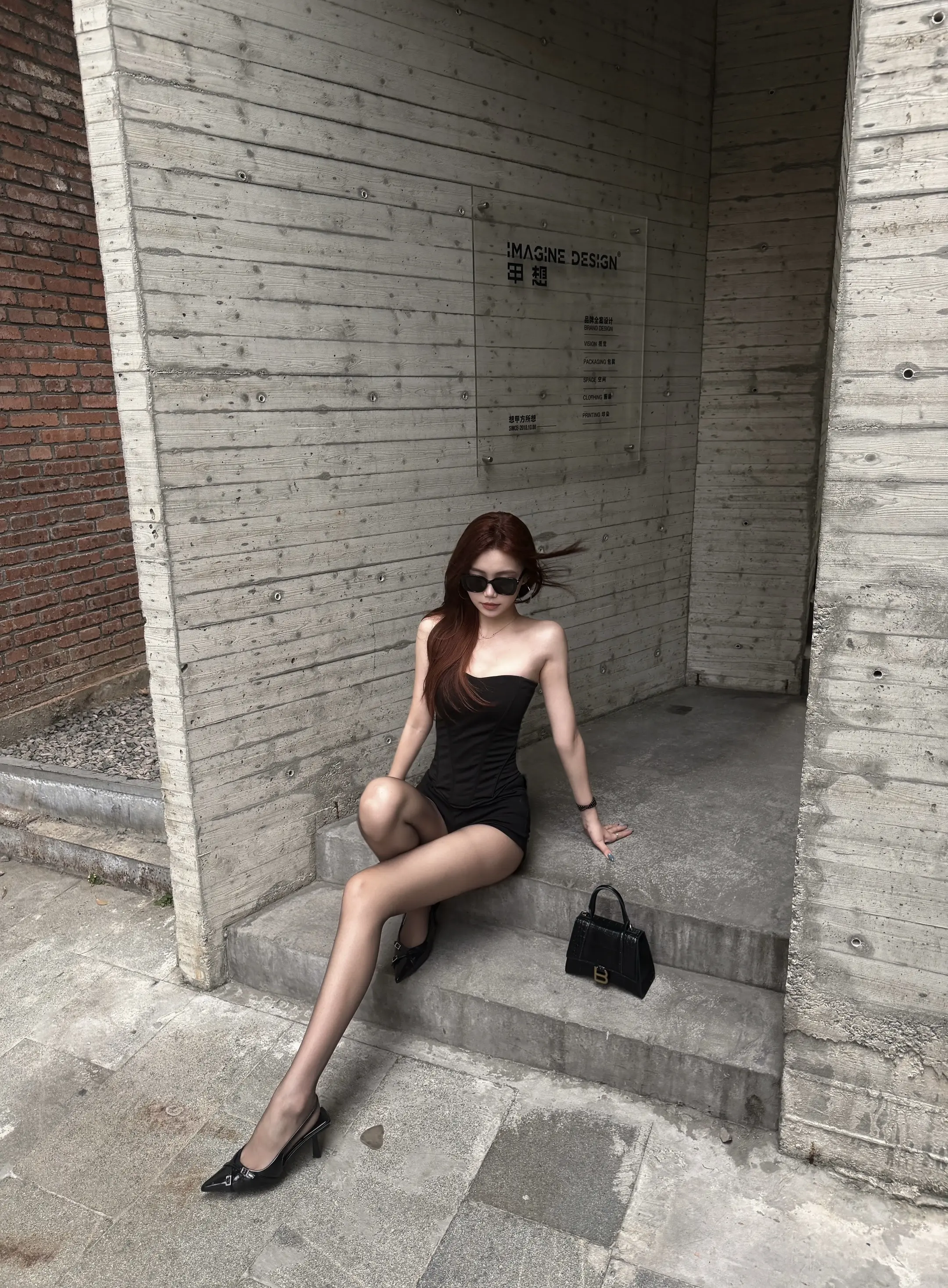 所有人保持all black.